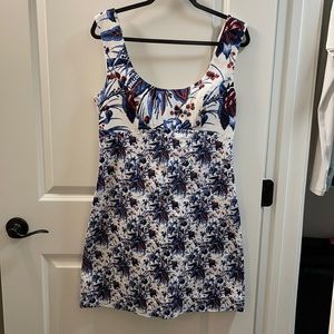 LIKE NEW floral DVF mini dress with keyhole back